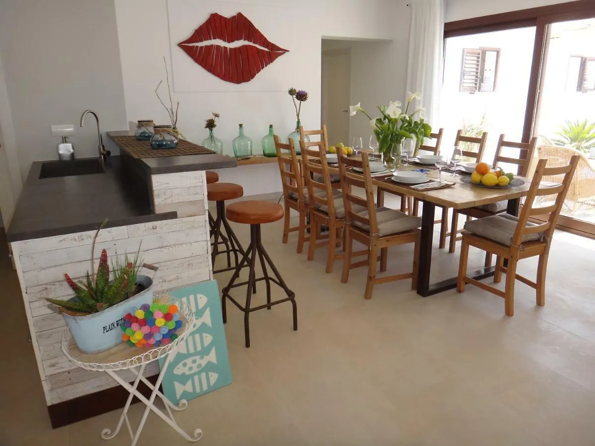 Holiday home Cansantidesmonestir La Mola