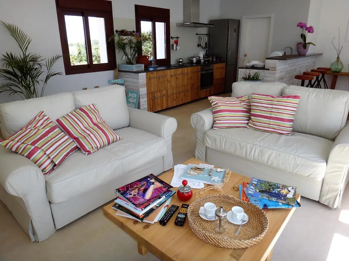 Holiday home Cansantidesmonestir La Mola